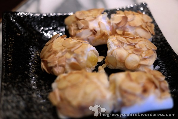 Deep Fried Shrimp Roll with Almond Slices 杏片鲜虾卷