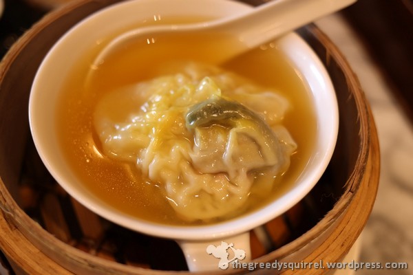 Steamed Scallop Dumplings with Chicken Consomme 干贝灌汤包